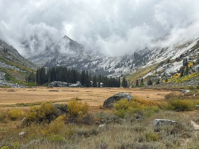 Elizabeth Pass is up the canyon to the left, not yet visible.